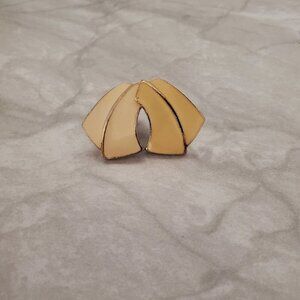 💖 Vintage 1950 50's Gold and Cream Enamel Clip On Earrings 💖